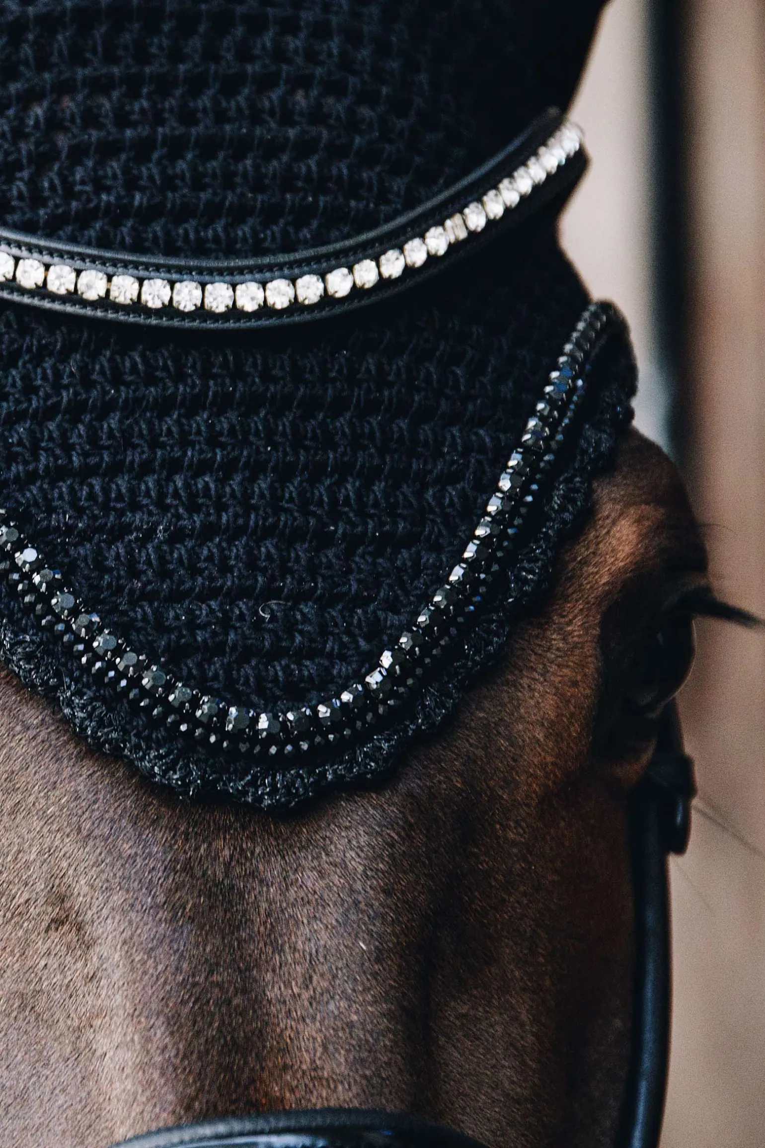 Kentucky Horsewear Aania Vaimentava Korvahuppu Timanteilla Ja Helmilla, Pitka Malli