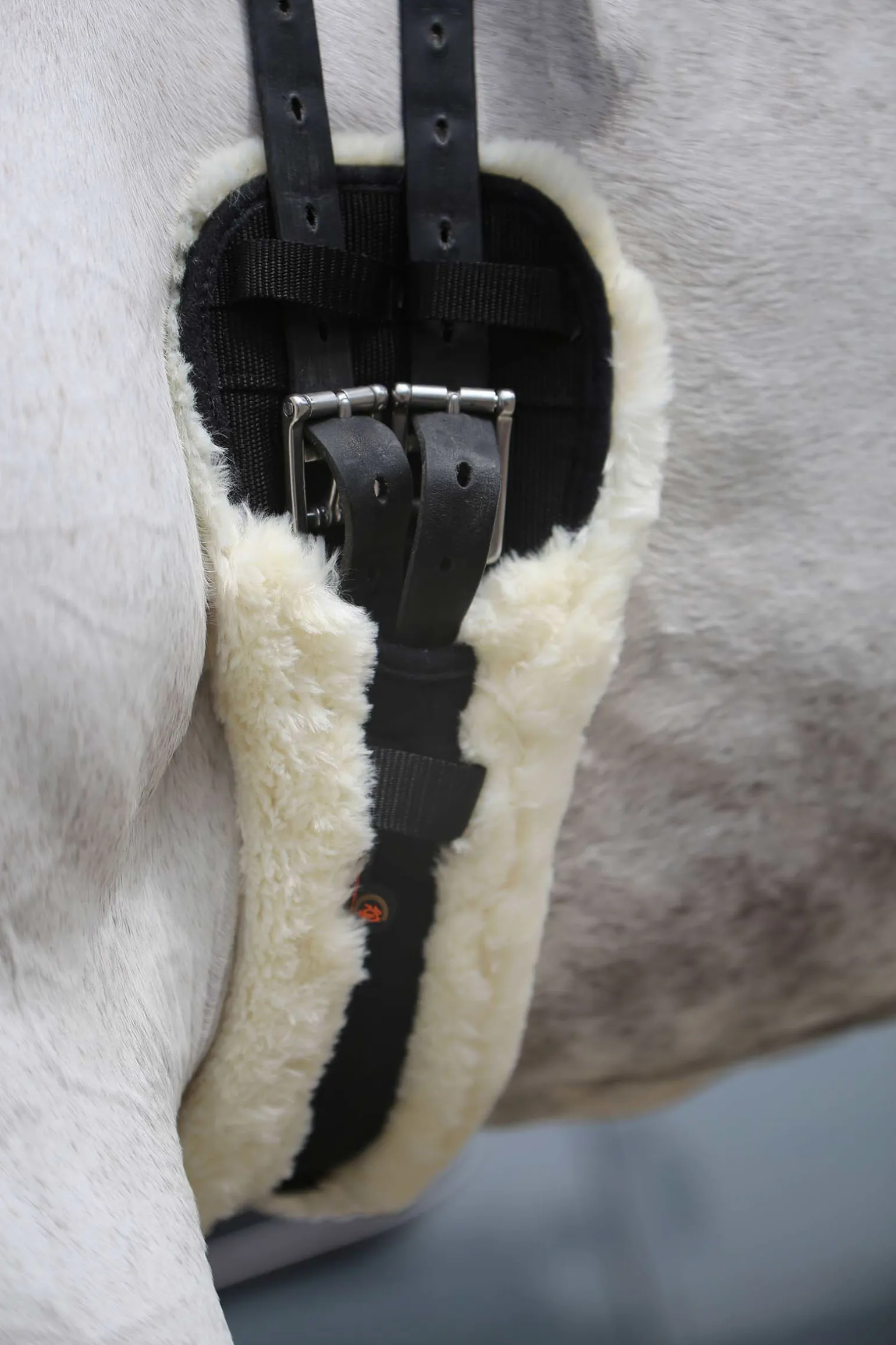 Kentucky Horsewear Lyhyt, Lampaankarvainen Satulavyo