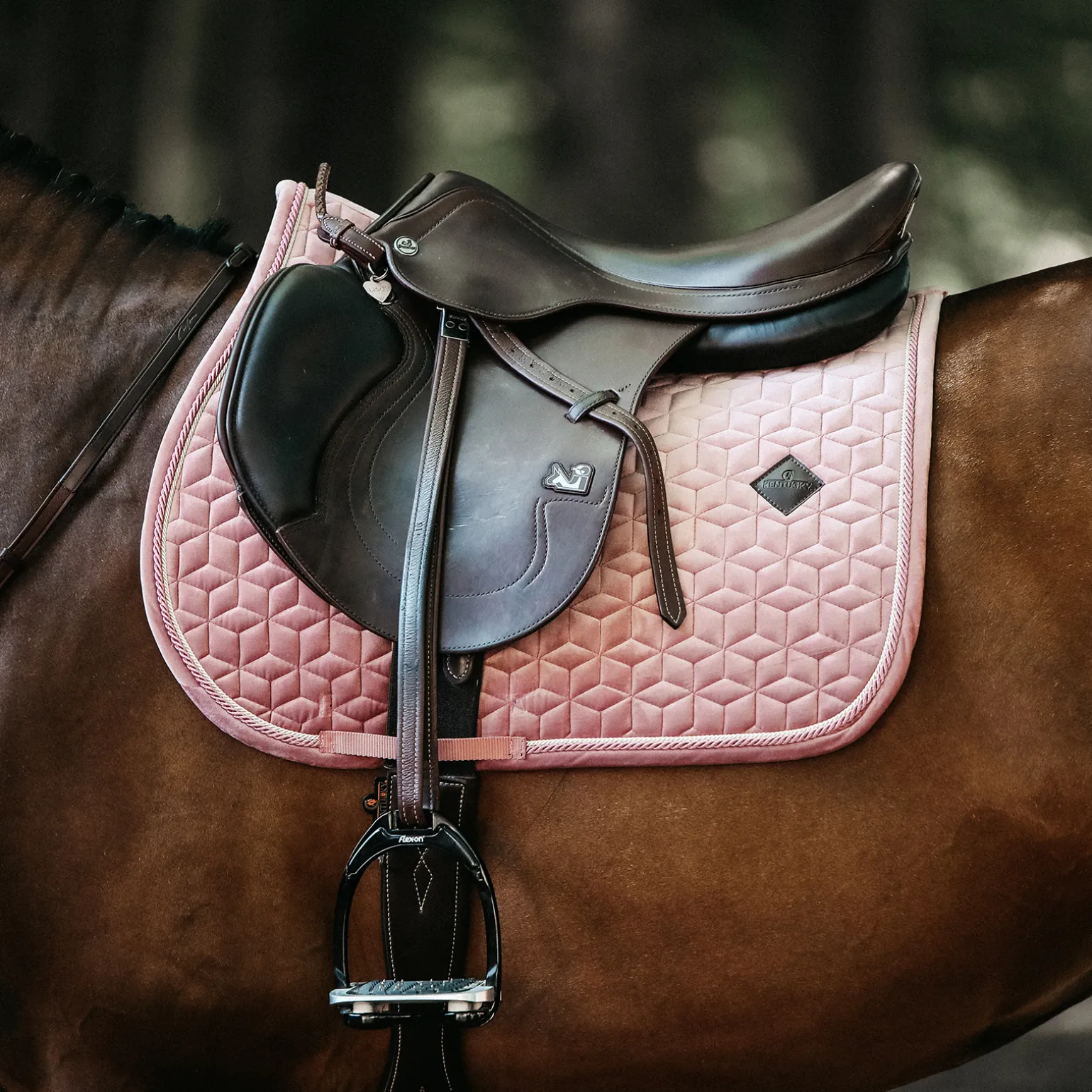 Kentucky Horsewear Saddle Pad Velvet Jumping -Esteratsastussatulahuopa