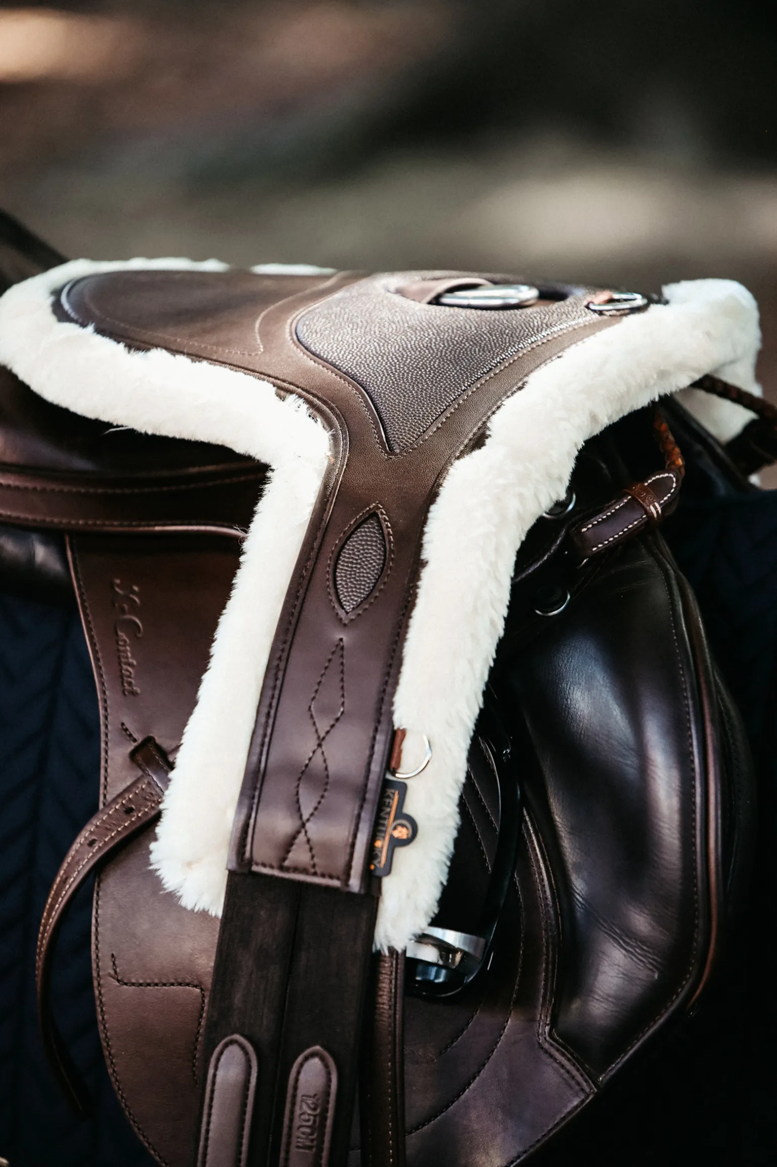 Kentucky Horsewear Satulavyo Mahapanssarilla Ja Lampaankarvalla